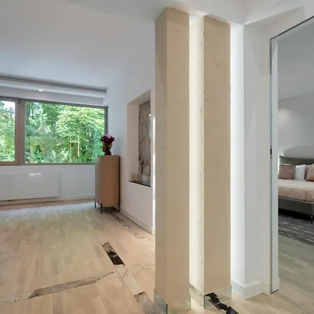 The Deco Apartment *