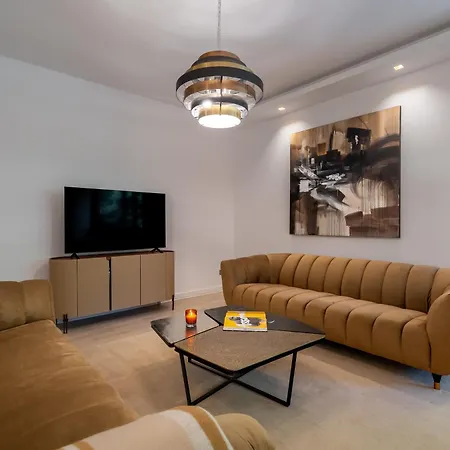 The Deco Apartment *