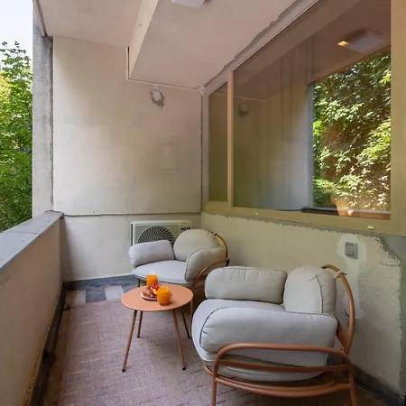The Deco Apartment *